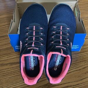 Sketchers Memory Form sneakers, women’s size 7